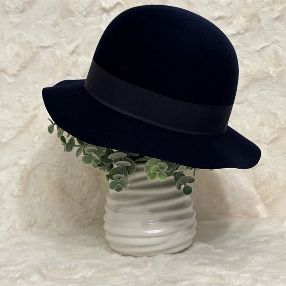 Vintage Halston Women\'s Navy Blue 100% Wool Hat with ribbon and bowl detail main image 9
